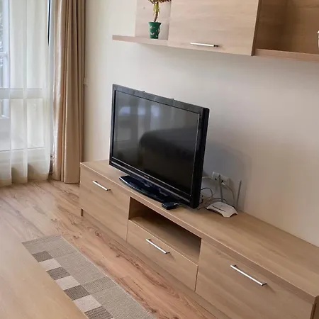 тристаен в затворен комплекс Apartman *