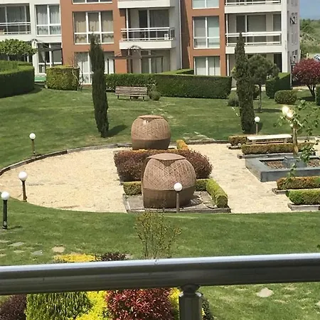 Apartmán тристаен в затворен комплекс *