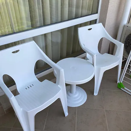 Apartmán тристаен в затворен комплекс *