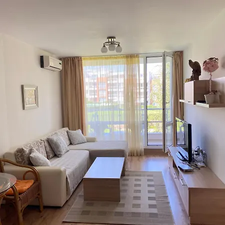 тристаен в затворен комплекс Apartmán *