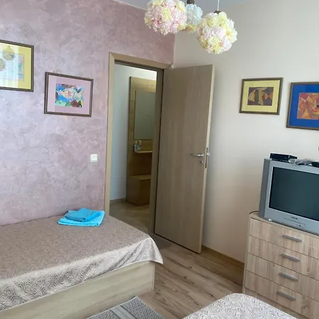 Apartmán тристаен в затворен комплекс *