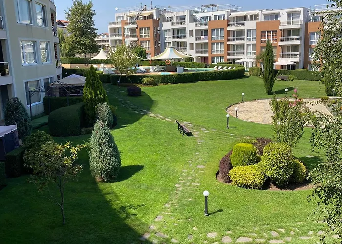 Апартамент тристаен в затворен комплекс