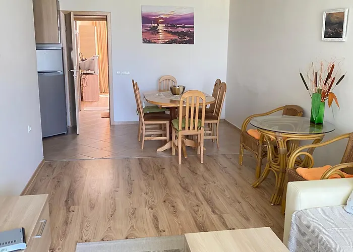 тристаен в затворен комплекс Апартамент